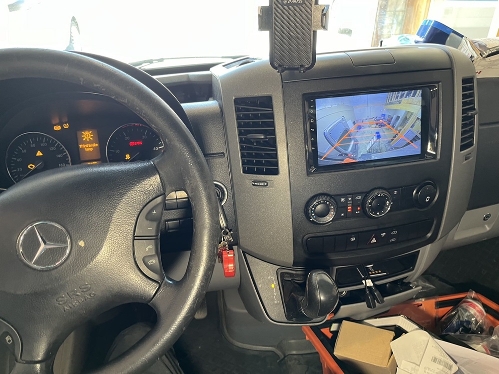 Mercedes Sprinter 2010 - 2018 Wireless CarPlay & Android Auto Stereo Receiver - Image 3