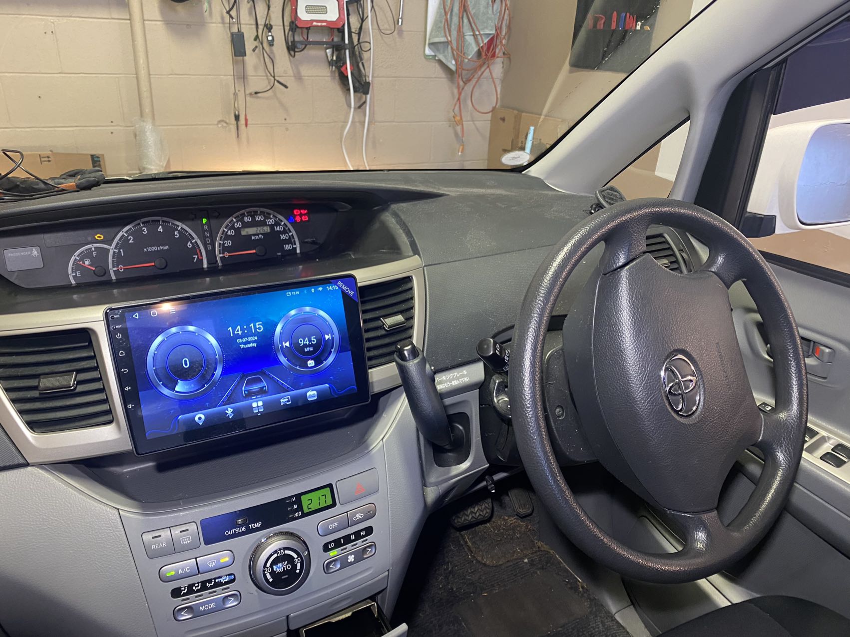 2005–2008 Toyota Voxy (JDM) Apple CarPlay Stereo Installation