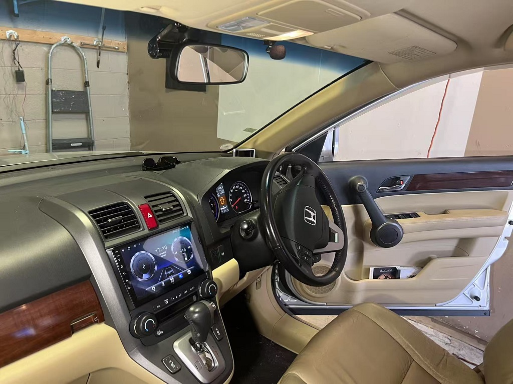 2007–2011 Honda CR-V (JDM) Apple CarPlay Stereo Installation - Image 2