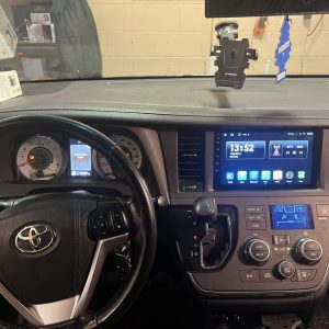 2015–2018 Toyota Sienna 9-inch CarPlay stereo with factory backup camera