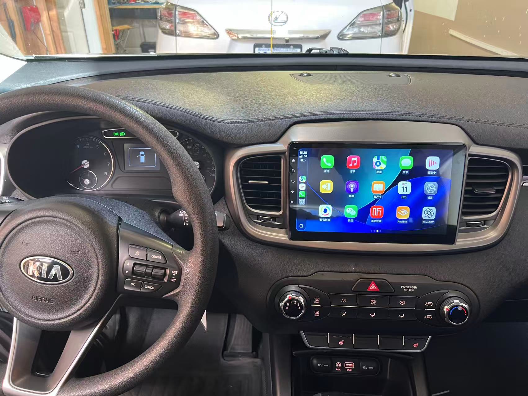 2016–2018 Kia Sorento 10-inch wireless Apple CarPlay stereo