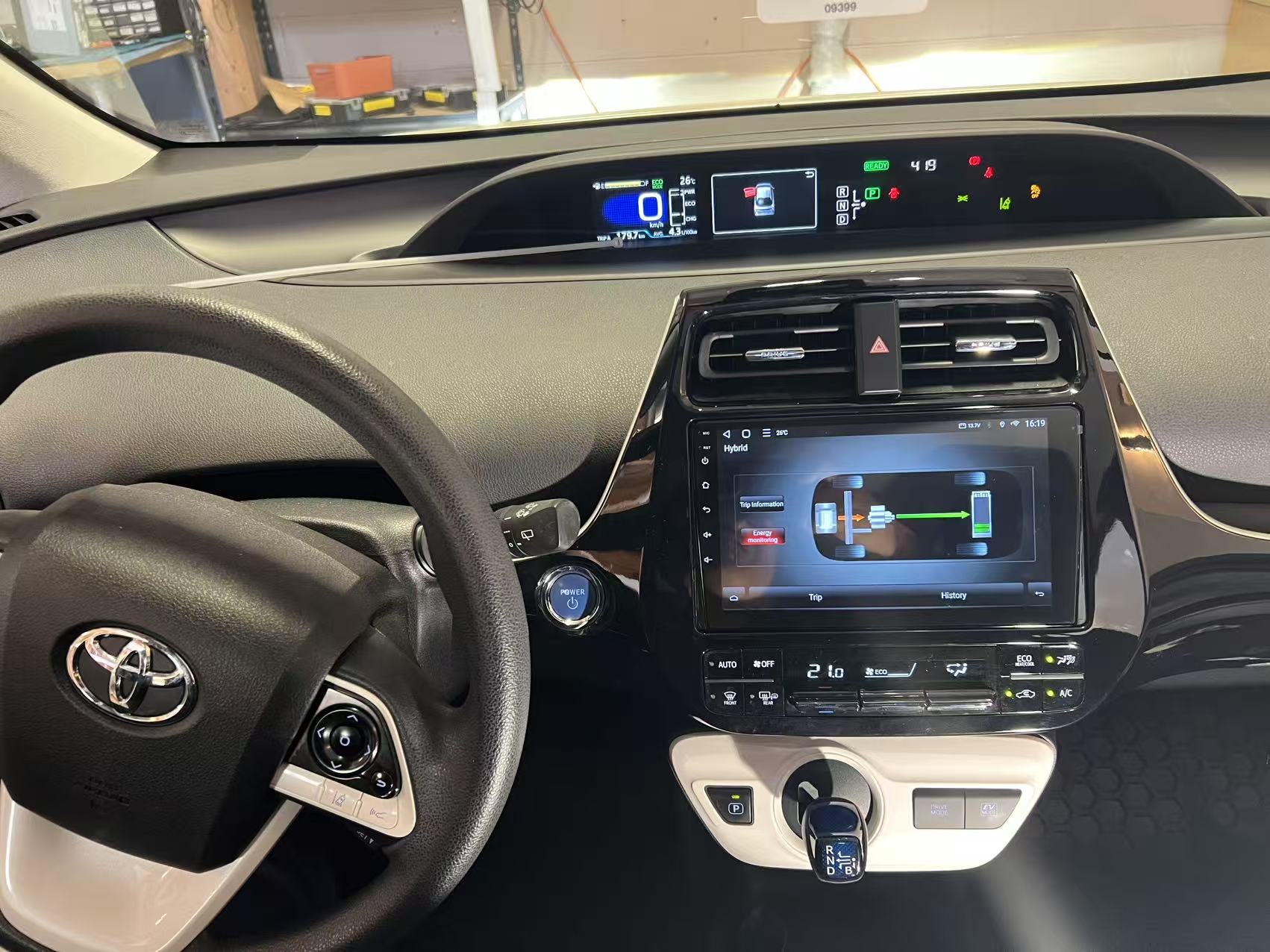 Toyota Prius 2016–2019 9” QLED Wireless CarPlay & Android Auto Stereo - Image 2