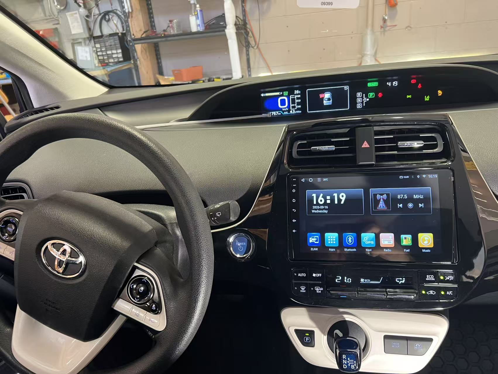 Toyota Prius 2016–2019 9-inch wireless CarPlay stereo installation
